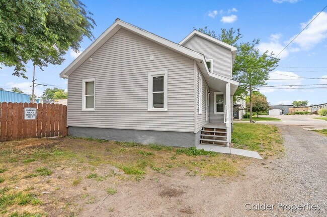 Building Photo - 813 Butterworth St SW