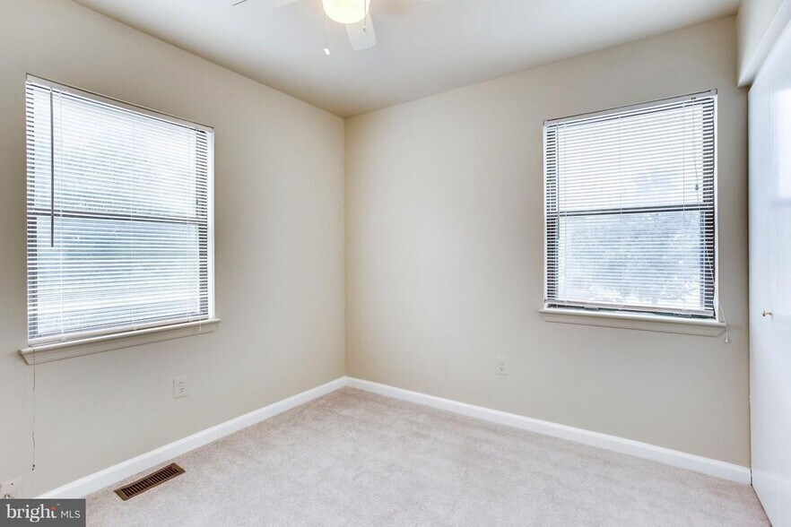 Building Photo - 939 Barton Oaks Pl