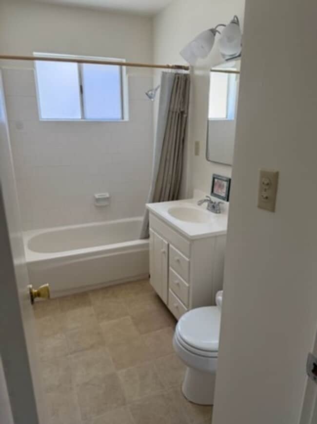 Building Photo - 6641 Ivins Dr