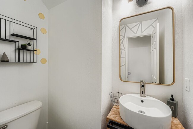 Building Photo - 928 Sally Lunn Way