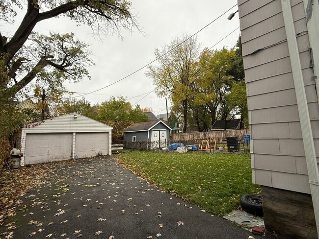 Building Photo - AMINA LLC