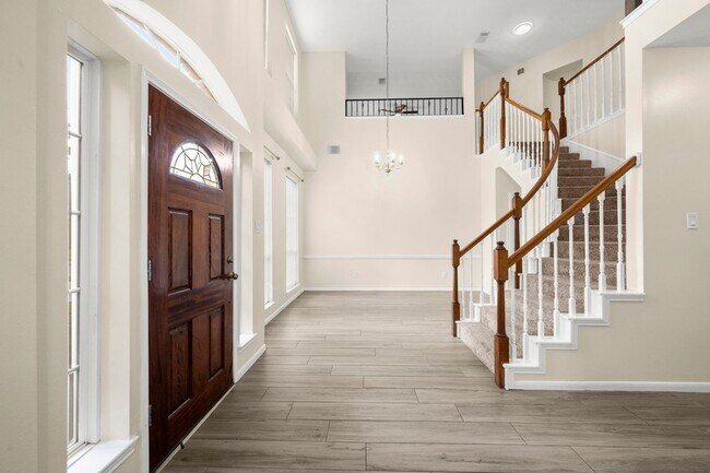 Building Photo - 16303 Lakestone Dr