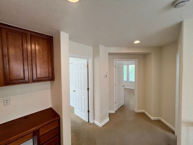 Building Photo - 6671 Sportoletti Dr