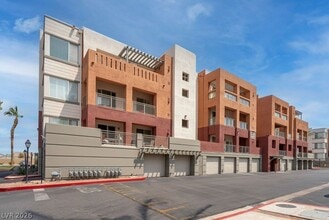 Building Photo - 83 E Agate Ave