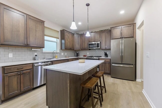 Building Photo - Beautifully updated lakeville 4 bedroom available for lease!