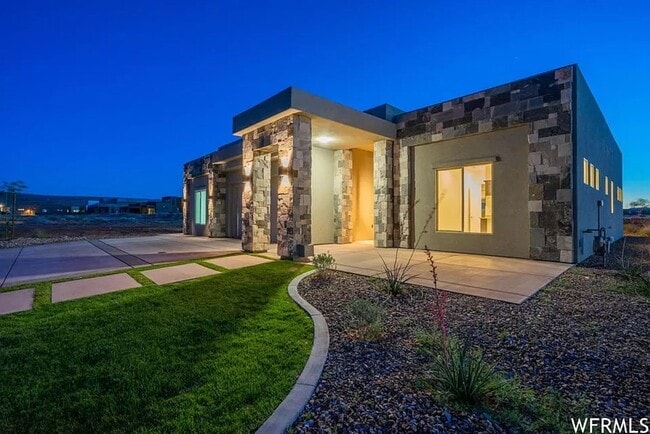 Building Photo - PETS ALLOWED!  Spacious & Modern 3-Bedroom Home for Rent Near Sand Hollow Reservoir