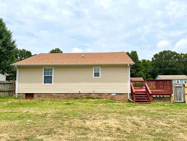 Building Photo - 128 Gail St