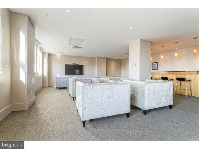 Building Photo - 111 S 15th St