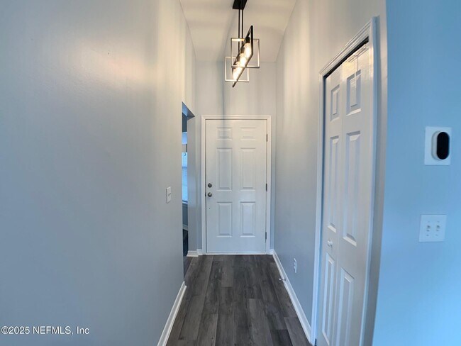 Building Photo - 3201 Deer Creek Dr