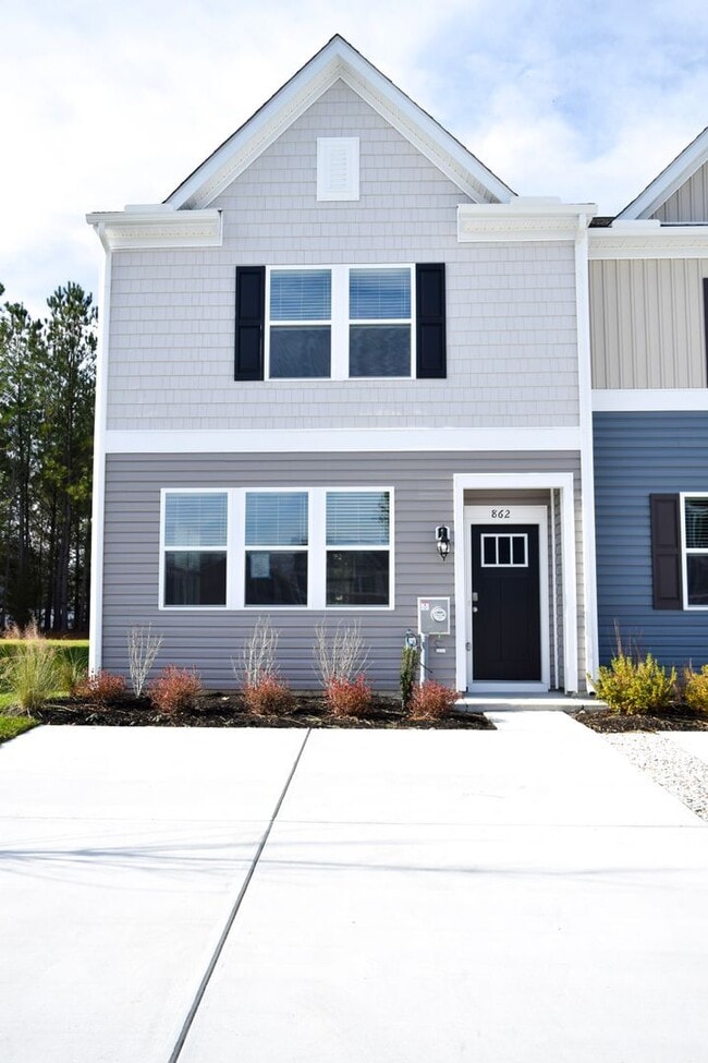 Building Photo - Stunning Brand New Townhome
