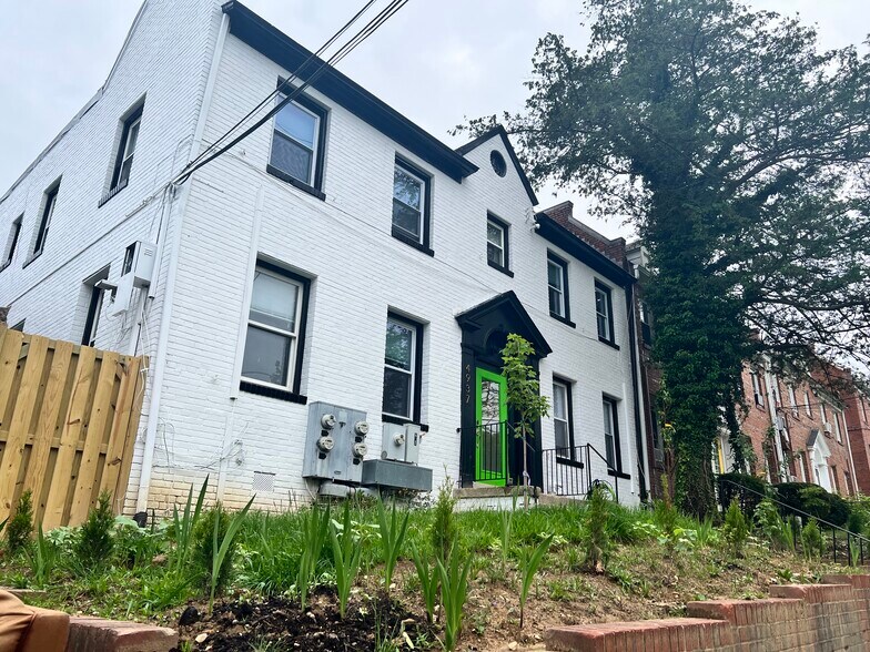 Building Photo - 4937 1st St NW