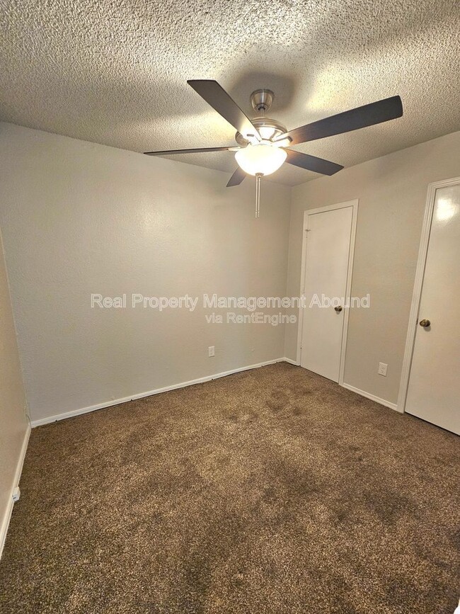 Building Photo - 101 E Broadway St