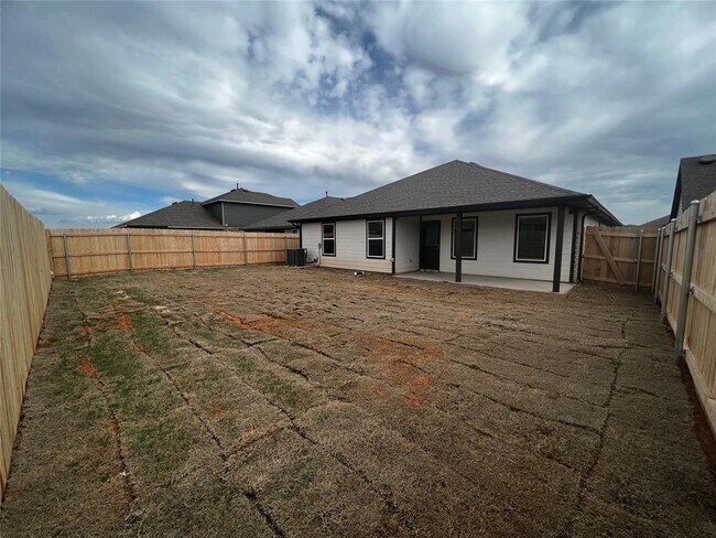 Building Photo - 2745 Dennis Dr