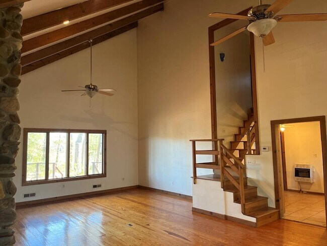 Building Photo - 9077 Henderson Ln