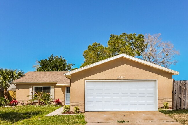 Building Photo - 1924 Dover Ct