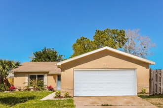 Building Photo - 1924 Dover Ct