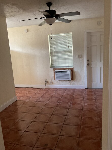 Building Photo - 2441 SW 27th Ave