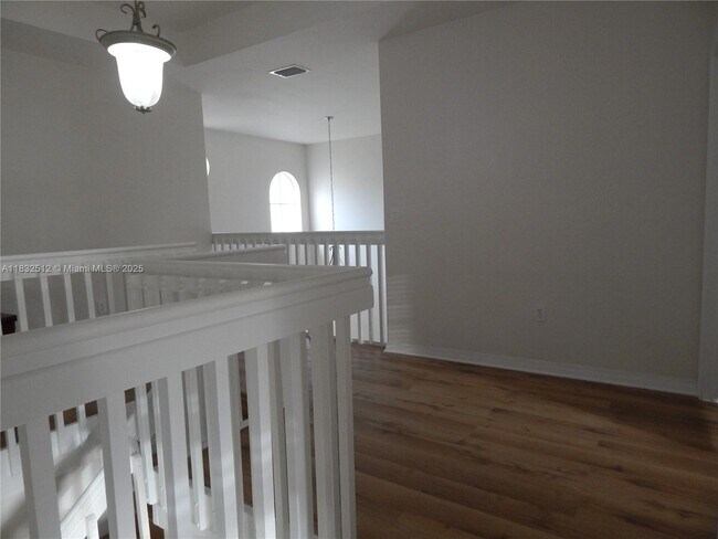 Building Photo - 320 SW 87th Ct