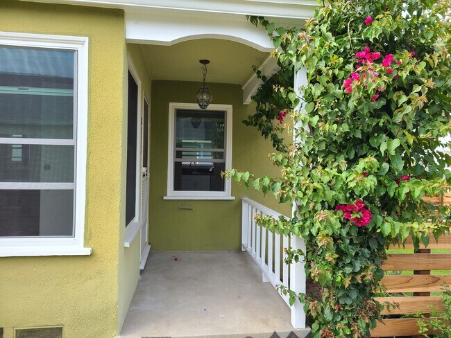 Porch - 8377 Dunbarton Ave