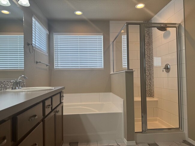 Building Photo - Living by the Lake! 3 bed, 2.5 bath, 3 car...