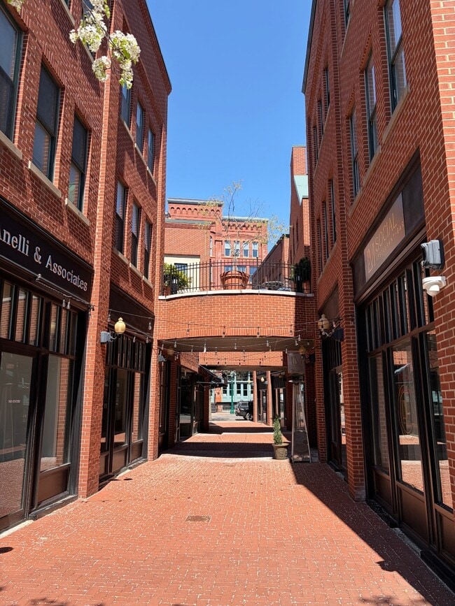 Building Photo - 133 Walton St