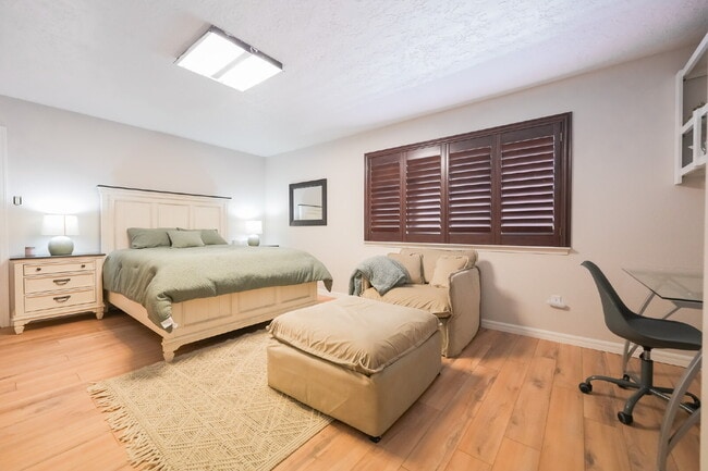 Building Photo - Executive-Style Home with Modern Amenities...
