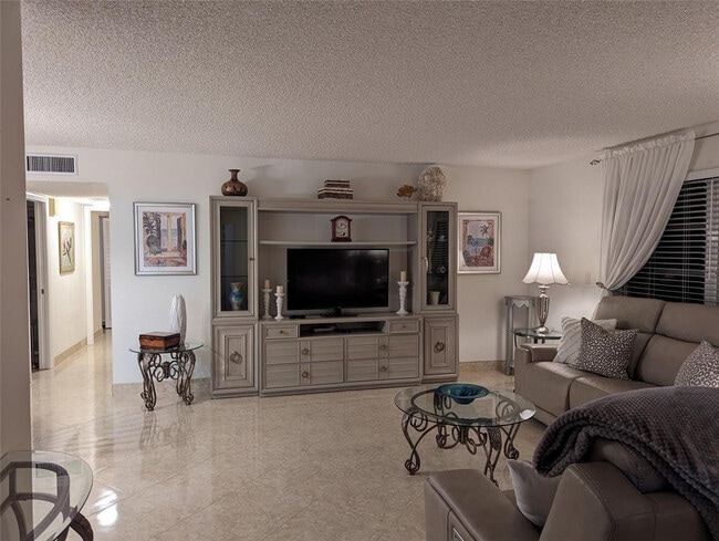 Building Photo - 4525 NW 3rd Ct