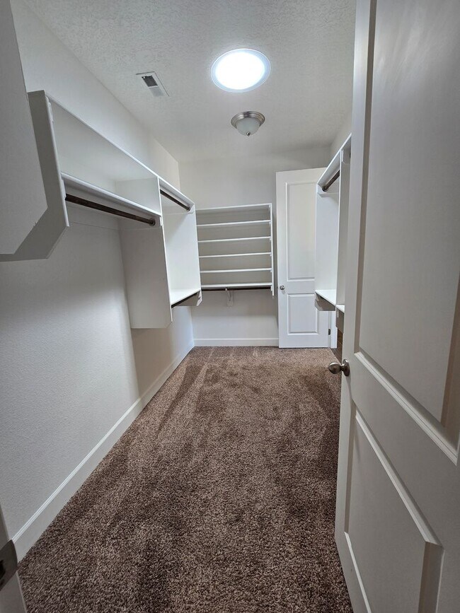 Building Photo - COMING SOON! Beautiful 4 bed, 3.5 bath in ...