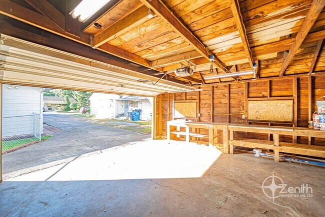 Building Photo - 2502 Fairmount Ave