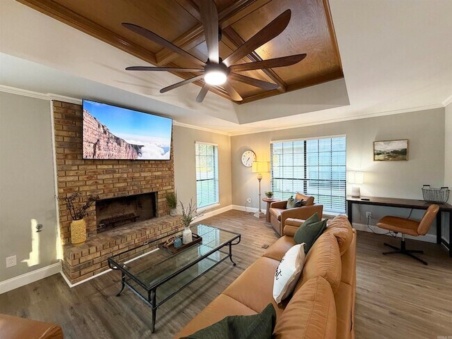 Building Photo - 5805 Sidney Dr