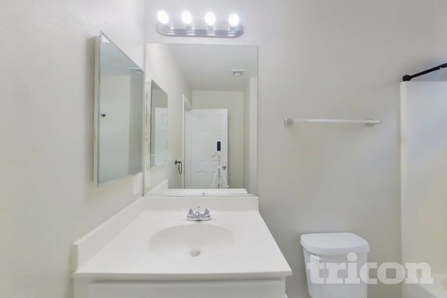 Building Photo - 9827 W Spinnaker Creek Ave