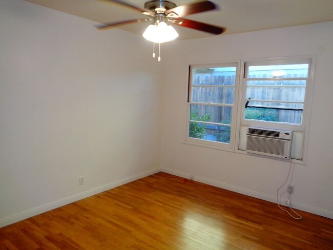 Building Photo - 2 Bedroom 1 Bath Duplex for Rent in Uptown Whittier