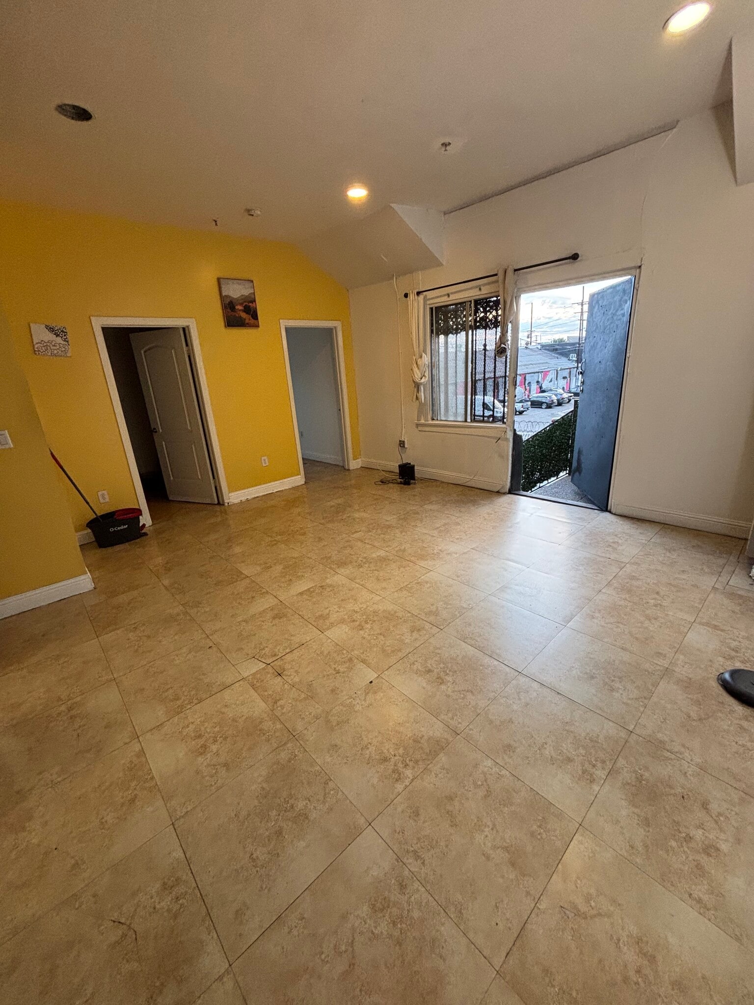 Building Photo - 2421 Hunter St