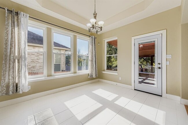 Building Photo - 1028 Horseback Hollow