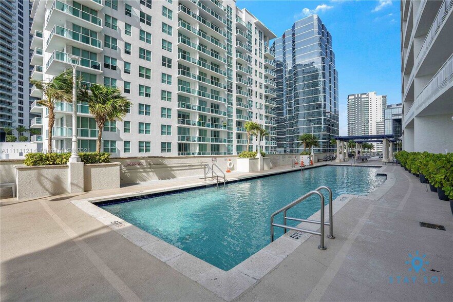 Building Photo - 1200 Brickell Bay Dr