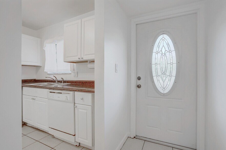 Building Photo - 200 Waterway Dr S