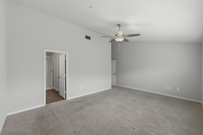 Building Photo - 516 E Slaughter Ln