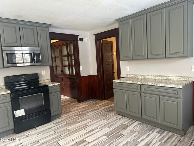 Building Photo - 312 5th Ave