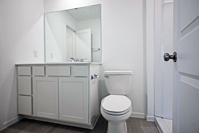 Building Photo - 2423 Shady Grv