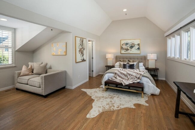 Building Photo - Stunning Menlo Park Townhome