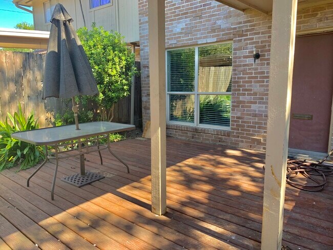 Building Photo - 3214 Continental Dr