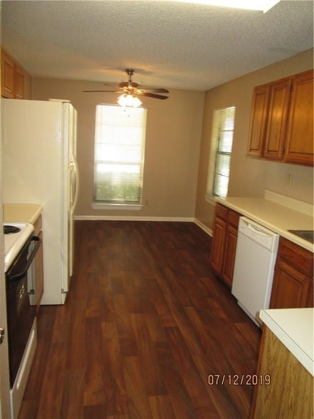 Building Photo - 2701 Fountainview Dr