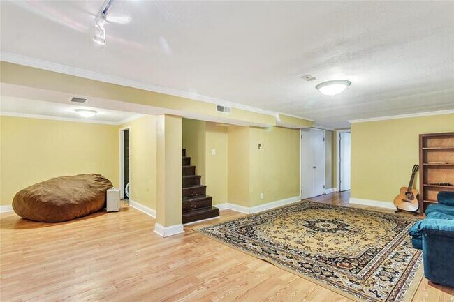 Building Photo - Fantastic 3bd/2ba home! Let yourself in!