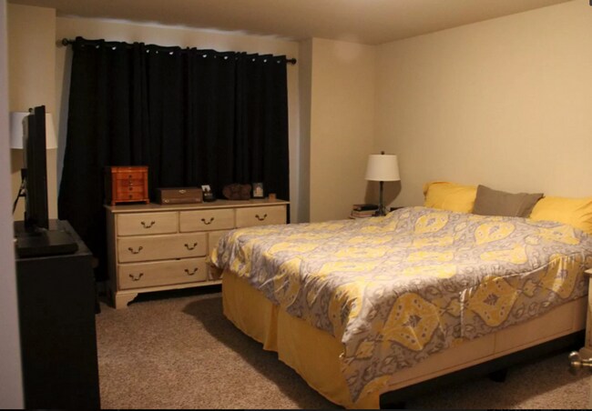 Building Photo - 2 Bedroom Townhome in Elizabethtown!