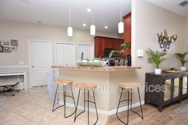 Building Photo - 7061 Heatherbrook Dr