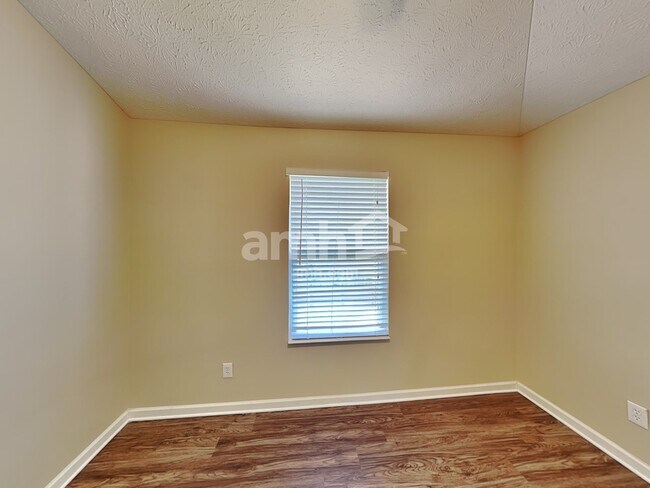 Building Photo - 35 Langtree Dr