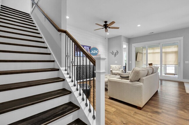 Building Photo - Beautiful custom home in Hampton Lake!