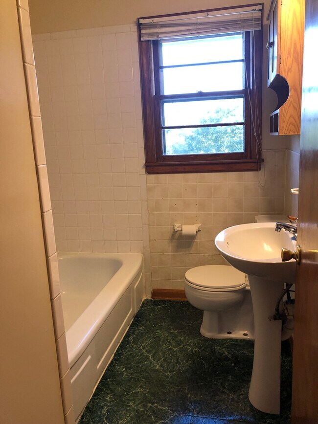 Building Photo - 10704 Moneta Rd