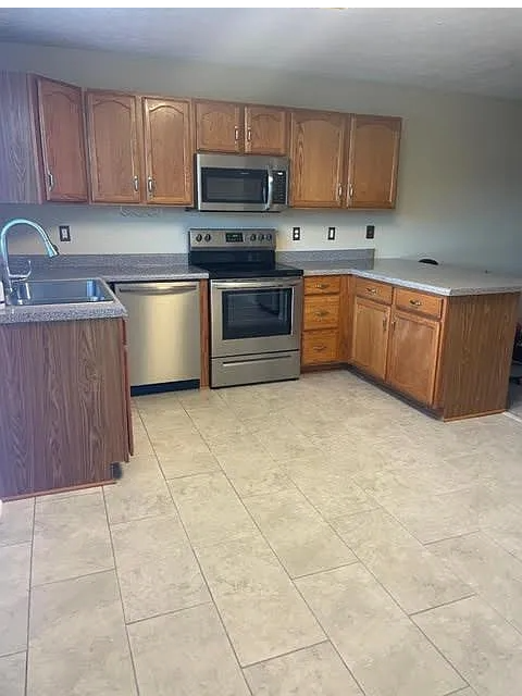 Building Photo - 711 Beaverview Dr
