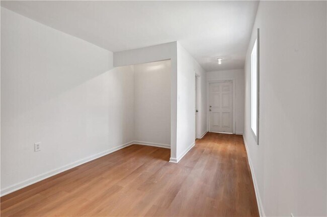Building Photo - 1512 Flat Shoals Rd
